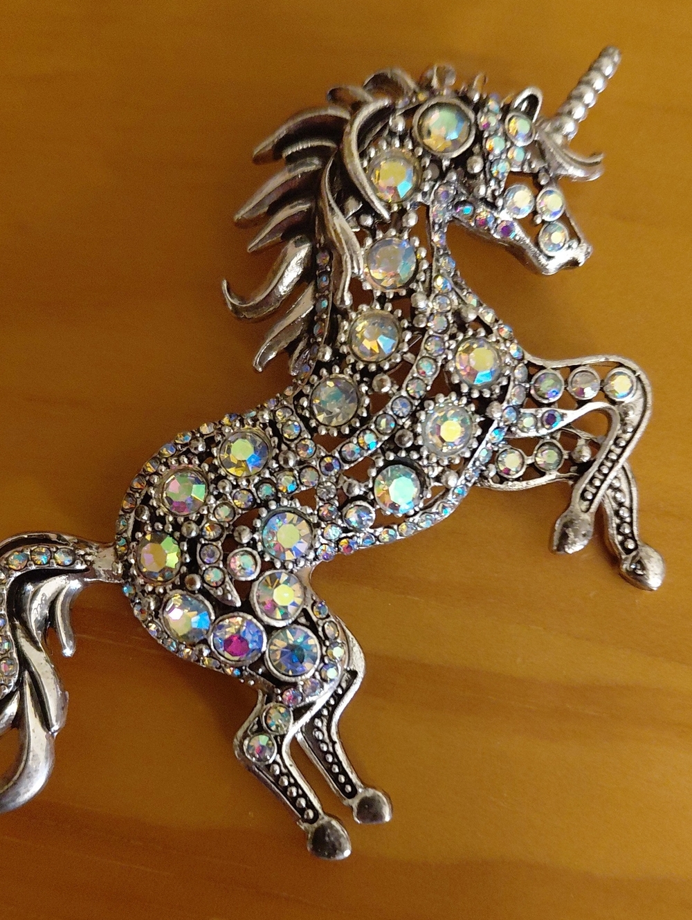 Sweet Silvertone & Aurora Borealis Rhinestone Unicorn Pin/Pendant NWOT
